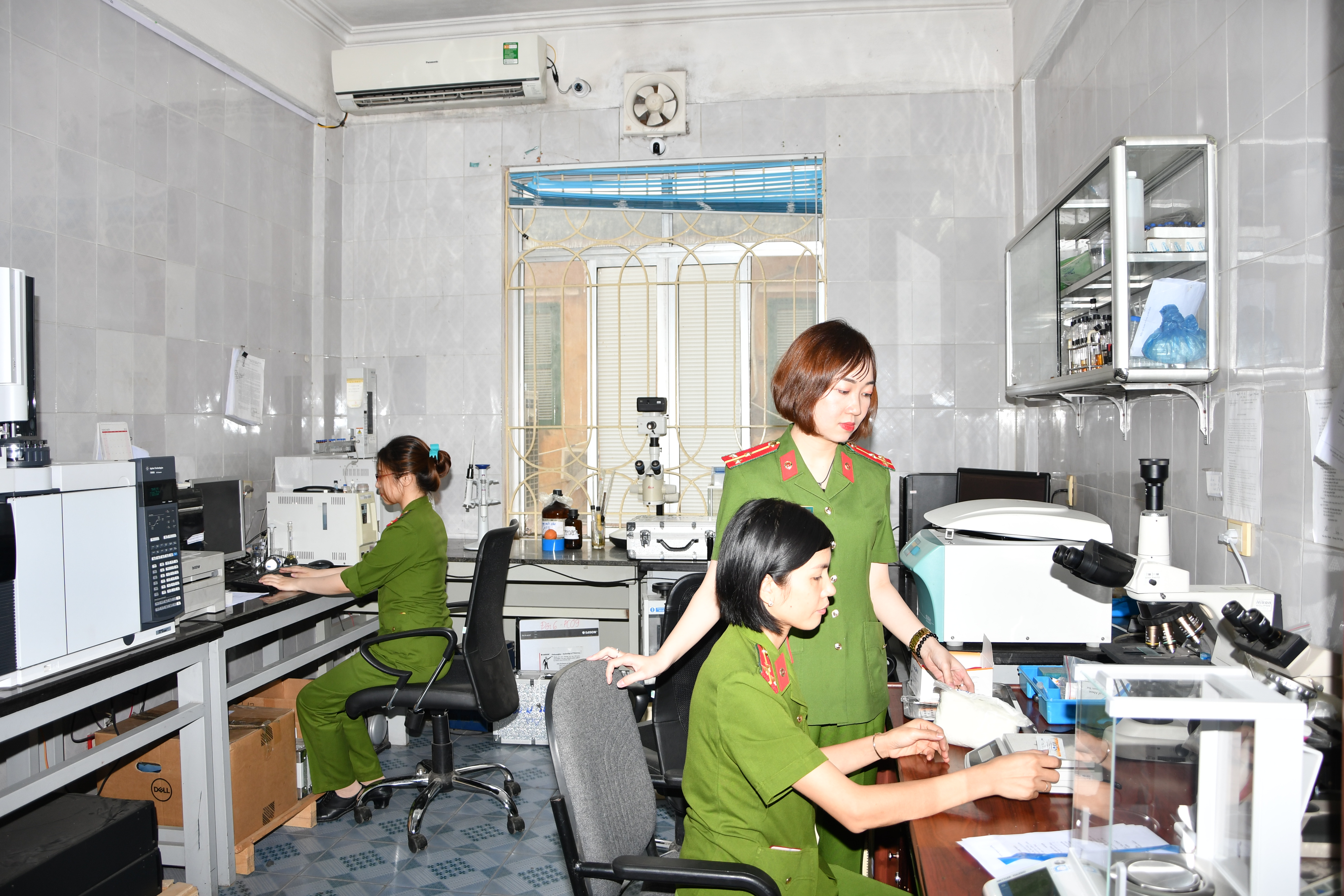 Nữ chiến sỹ giỏi chuyên môn nghiệp vụ, tận tâm với công việc